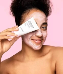 CLIOMAKEME: HYDRATED 11 CLIOMAKEME: HYDRATED -Scholl Fusspflege Verkäufe cliomakeup cliomakeme hydrated maschera viso idratante illuminante sleeping mask notte ialuronico niacinamide centella texture maguette detail 02