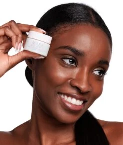 Crema Contorno Occhi 3 In 1 M.A.B.B. -Scholl Fusspflege Verkäufe cliomakeup crema occhi mabb modella hero daniela